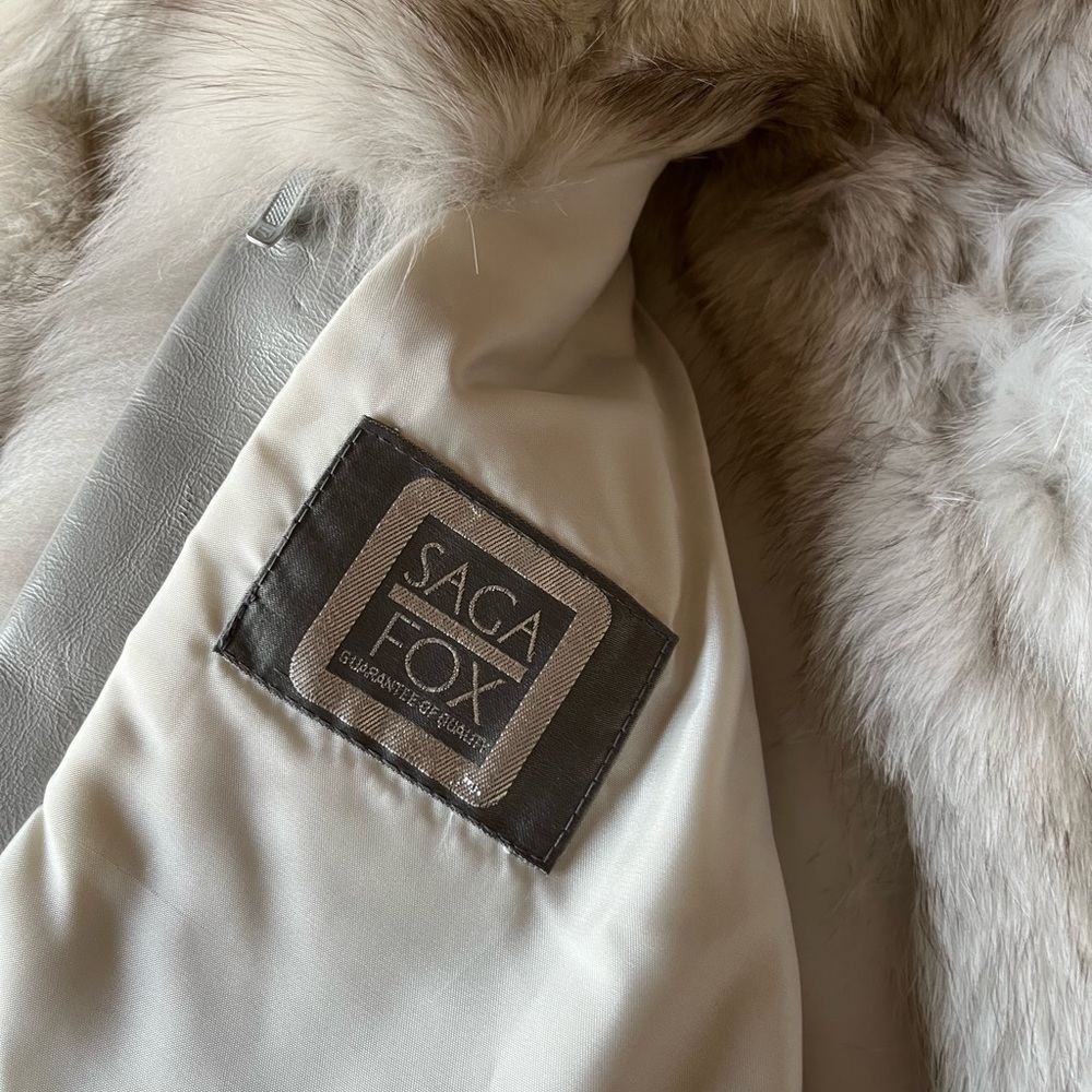 Silver fox Saga Fox fur coat, size small - Picture 3 of 3